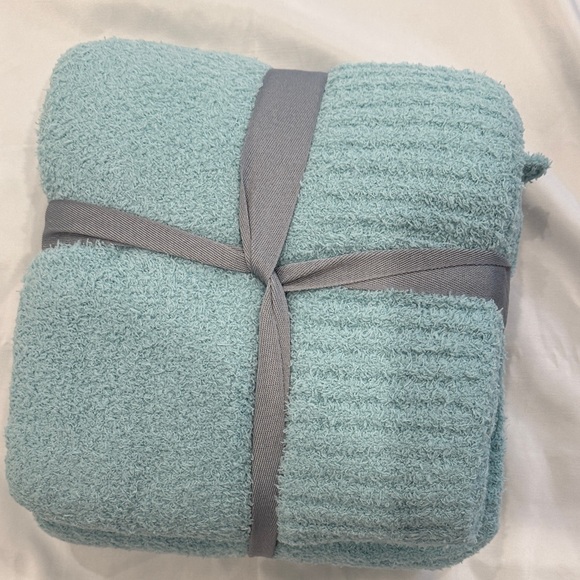 NWT Better Homes and Gardens Cozy Knit 6 ft Throw—Aqua - Picture 7 of 7